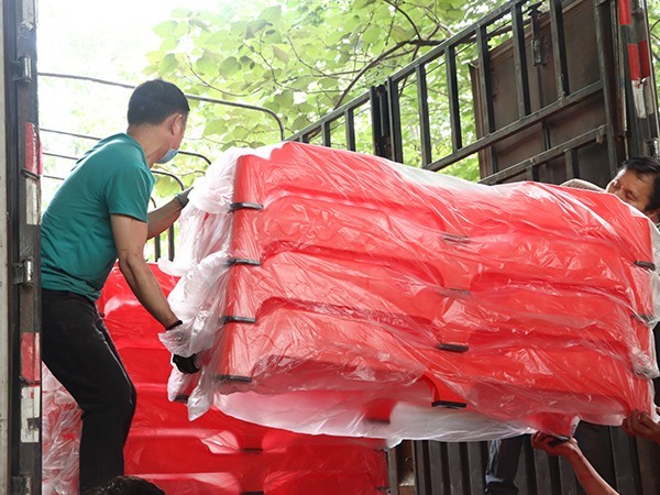 周口市淮陽(yáng)區(qū)陽(yáng)光實(shí)驗(yàn)幼兒園大批量采購(gòu)開(kāi)心玩具塑料一體床